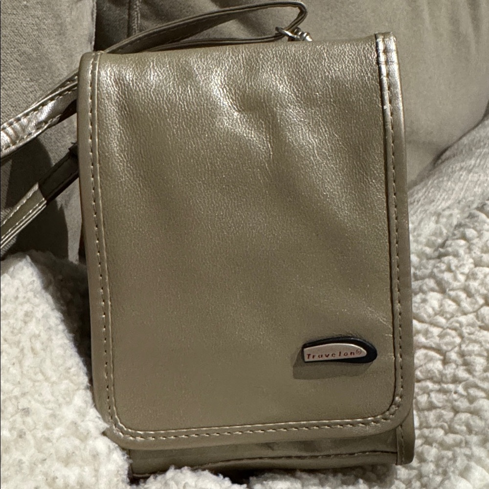 Travelon Leather gold silvery Crossbody Bag antitheft travel nwot  vacation